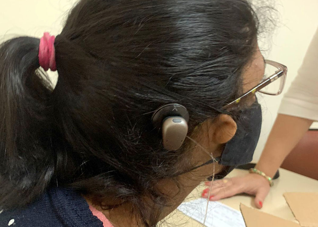 Atualização de tecnologia oferecida no HRAC-USP melhora experiência auditiva de pacientes
