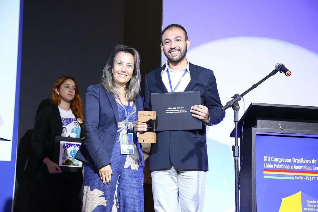 (Português do Brasil) Pós-graduandos e profissionais do HRAC-USP são premiados em congressos