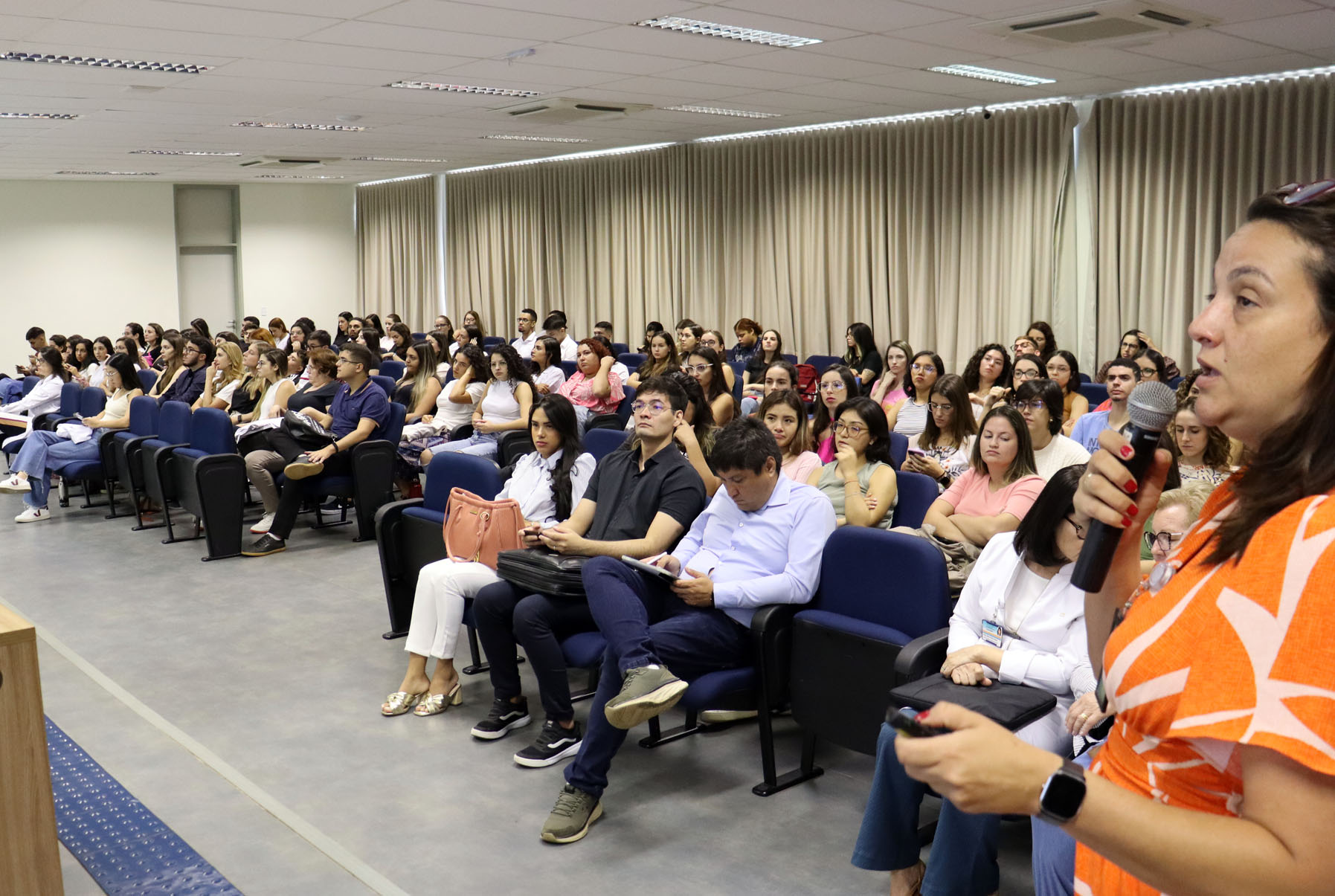 (Português do Brasil) Aula inaugural marca recepção dos alunos de cultura e extensão do HRAC-USP